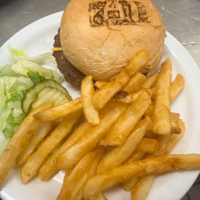 Kid's Kenten's Hamburger.